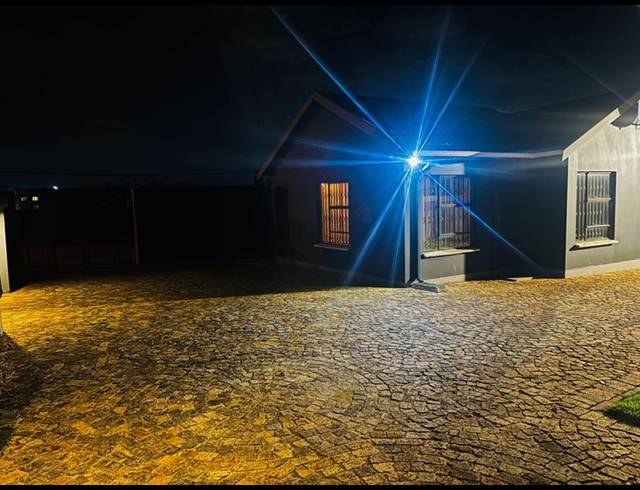 3 BEDROOM PROPERTY TO RENT IN FLEURHOF